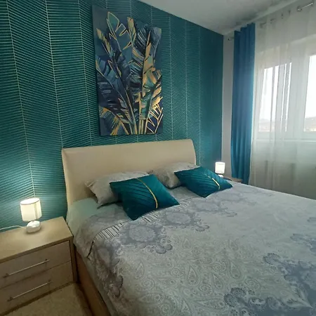 Ema Lux - Zgrada Panorama & Free Parking - Kod Parka Banjica Apartment *