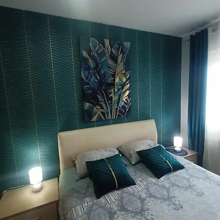 Apartment Ema Lux - Zgrada Panorama & Free Parking - Kod Parka Banjica *