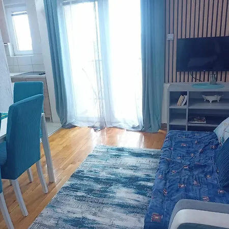 Apartment Ema Lux - Zgrada Panorama & Free Parking - Kod Parka Banjica